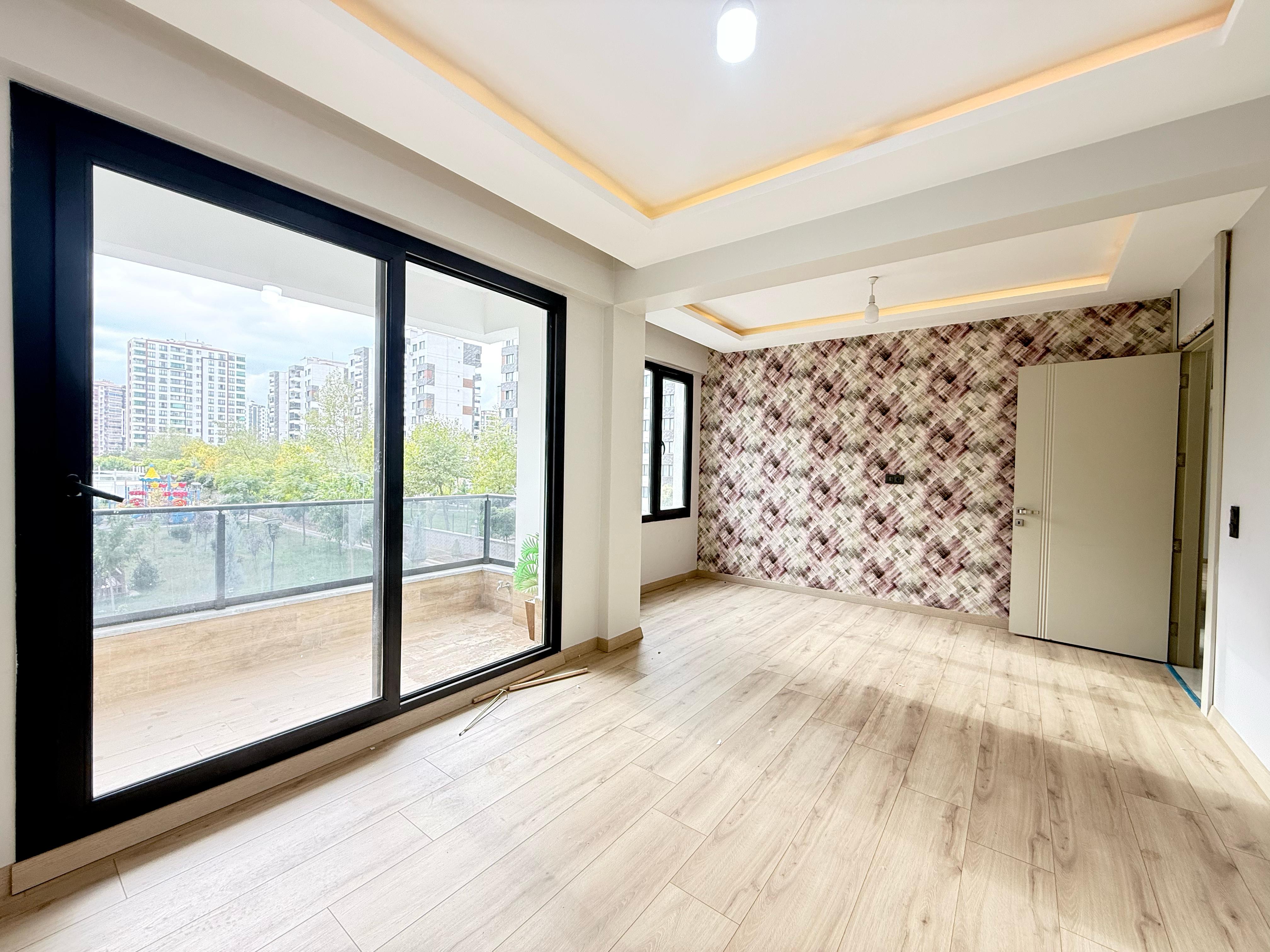 KAYA EMLAKTAN MASTFROŞ CADDESİNDE 2+1 BÜYÜKLÜĞÜNDE 1+1 SATILIK DAİRE